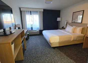 Spark by Hilton Grapevine DFW North hotel thumbnail 7