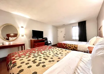 Red Carpet Inn Philadelphia Airport hotel thumbnail 4