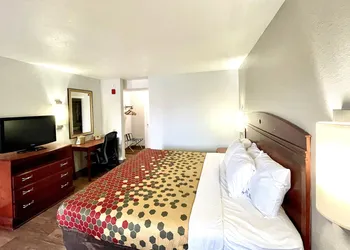 Red Carpet Inn Philadelphia Airport hotel thumbnail 6