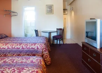 Nassau Holiday Motel hotel thumbnail 3