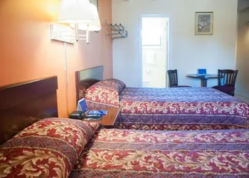 Nassau Holiday Motel hotel thumbnail 5