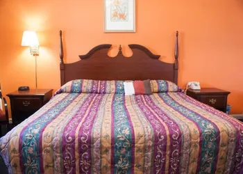 Nassau Holiday Motel hotel thumbnail 6