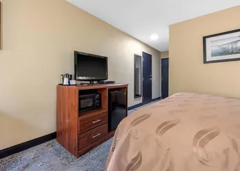 Quality Inn Morgantown hotel thumbnail 8