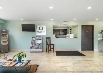 Quality Inn Chesapeake - Greenbrier hotel thumbnail 2
