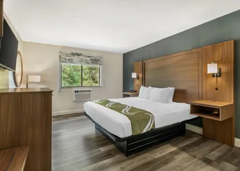 Quality Inn Chesapeake - Greenbrier hotel thumbnail 4