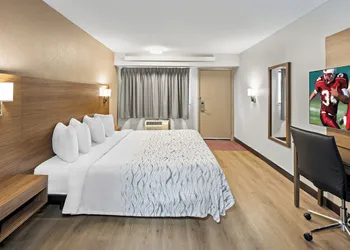 Red Roof Inn PLUS+ Columbus-Ohio State University OSU hotel thumbnail 4