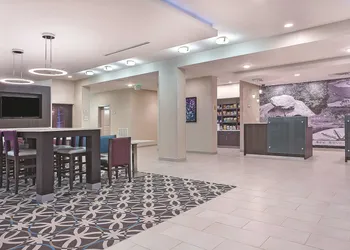 La Quinta Inn & Suites by Wyndham Chattanooga - Lookout Mtn hotel thumbnail 2