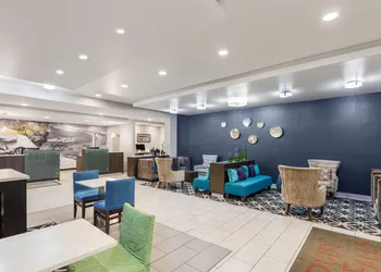 La Quinta Inn & Suites by Wyndham Chattanooga - Lookout Mtn hotel thumbnail 7