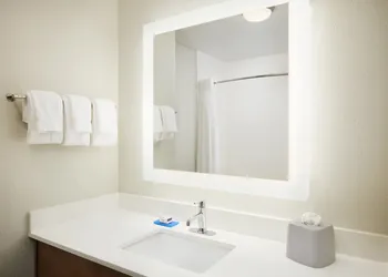 Holiday Inn Express Hotel & Suites Panama City-Tyndall by IHG hotel thumbnail 5