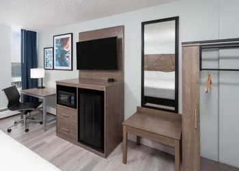 Wingate by Wyndham Sheboygan hotel thumbnail 8