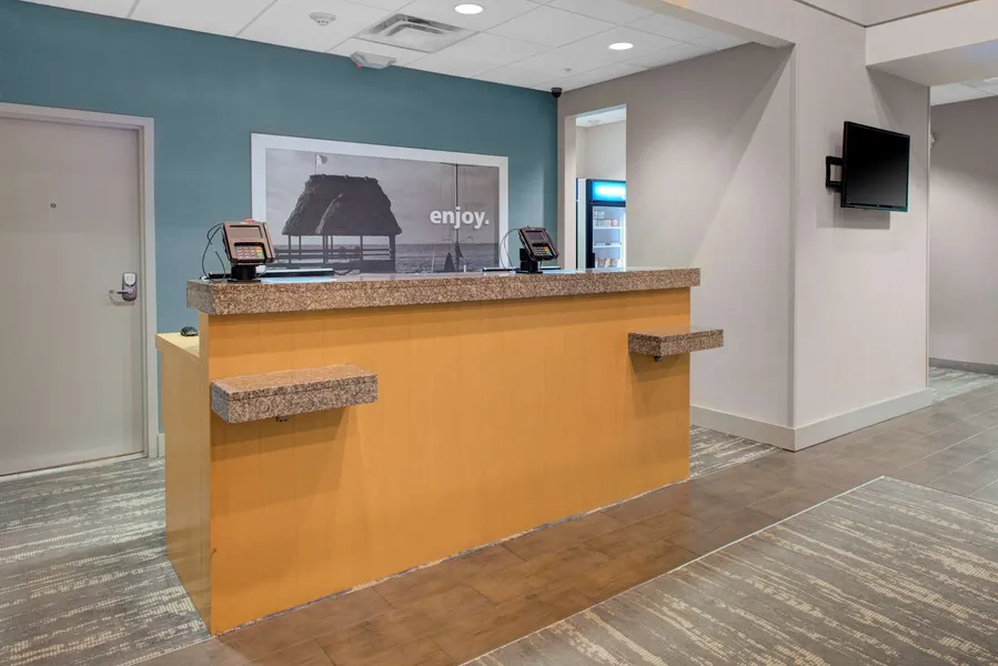 Hampton Inn & Suites Sarasota/Bradenton-Airport, FL hotel detail image 2