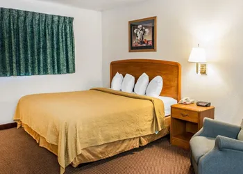 Quality Inn South hotel thumbnail 5