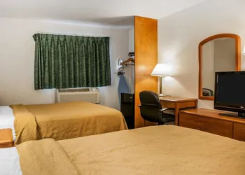 Quality Inn South hotel thumbnail 8