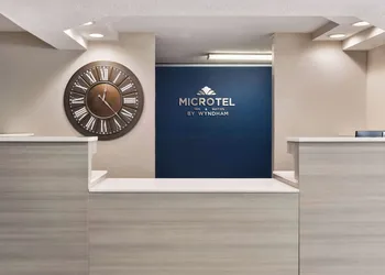 Microtel Inn & Suites by Wyndham Florence/Cincinnati Airport hotel thumbnail 2