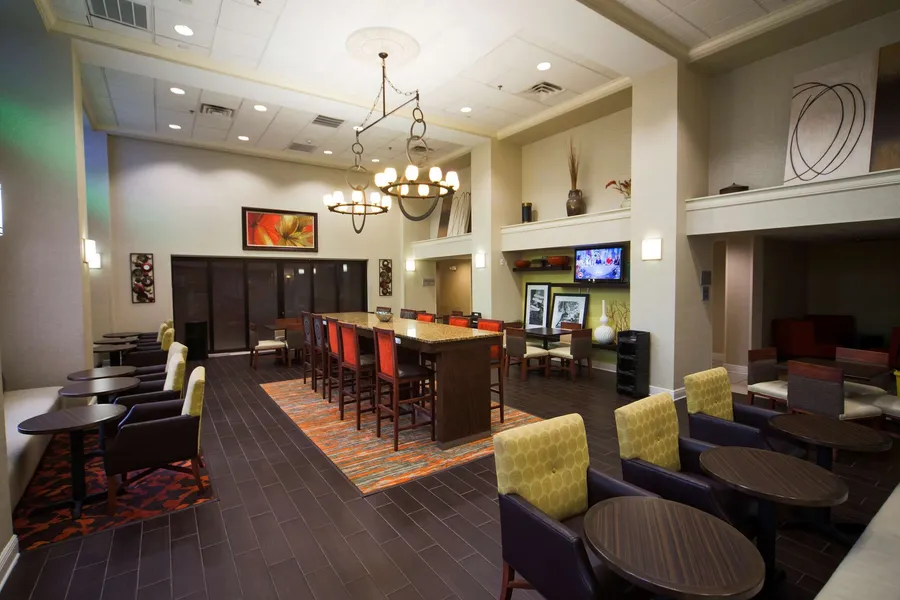 Hampton Inn & Suites Valdosta/Conference Center hotel detail image 2