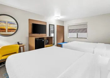 Days Inn by Wyndham Mitchell SD hotel thumbnail 3