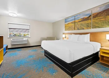 Days Inn by Wyndham Mitchell SD hotel thumbnail 5