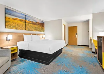 Days Inn by Wyndham Mitchell SD hotel thumbnail 6