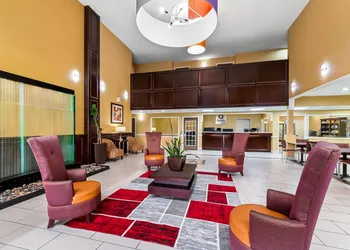 Quality Inn & Suites San Antonio Airport - Stone Oak hotel thumbnail 2