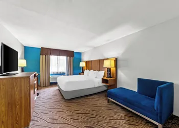 Quality Inn & Suites San Antonio Airport - Stone Oak hotel thumbnail 7
