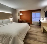 Holiday Inn Express & Suites - Interstate 380 at 33rd Avenue by IHG hotel detail image 4