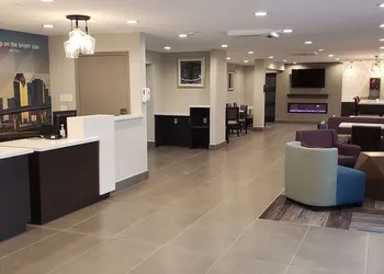 La Quinta Inn & Suites by Wyndham Houston NW Brookhollow hotel thumbnail 2