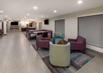 La Quinta Inn & Suites by Wyndham Houston NW Brookhollow hotel thumbnail 3