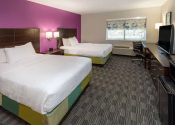 La Quinta Inn & Suites by Wyndham Houston NW Brookhollow hotel thumbnail 7