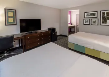 La Quinta Inn & Suites by Wyndham Houston NW Brookhollow hotel thumbnail 8