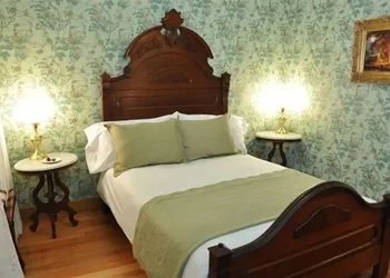 Cosmopolitan Hotel & Restaurant hotel thumbnail 2