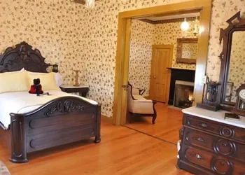 Cosmopolitan Hotel & Restaurant hotel thumbnail 4
