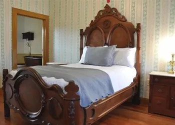 Cosmopolitan Hotel & Restaurant hotel thumbnail 5