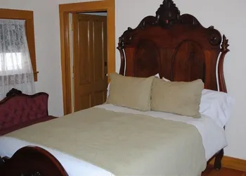 Cosmopolitan Hotel & Restaurant hotel thumbnail 6