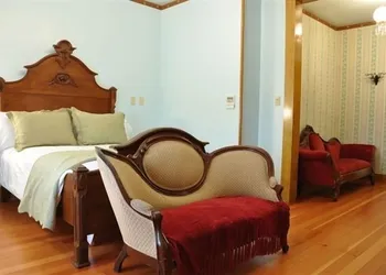 Cosmopolitan Hotel & Restaurant hotel thumbnail 7