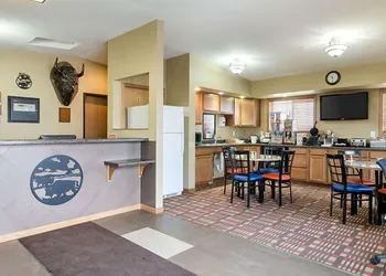 Econo Lodge Jamestown South hotel thumbnail 3