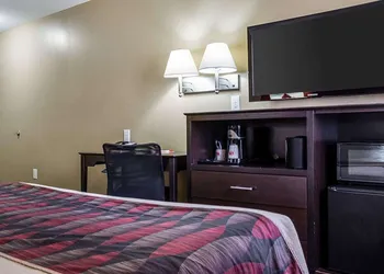 Econo Lodge Jamestown South hotel thumbnail 6
