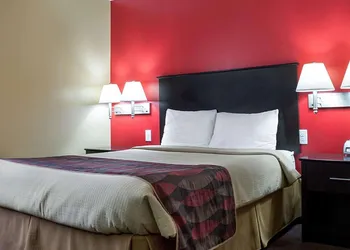 Econo Lodge Jamestown South hotel thumbnail 7