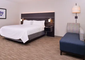 Holiday Inn Express & Suites Mall of America - MSP Airport by IHG hotel thumbnail 6