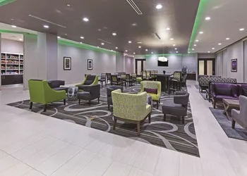 La Quinta Inn & Suites by Wyndham College Station South hotel thumbnail 2
