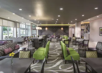 La Quinta Inn & Suites by Wyndham College Station South hotel thumbnail 4