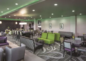 La Quinta Inn & Suites by Wyndham College Station South hotel thumbnail 6