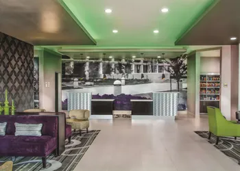 La Quinta Inn & Suites by Wyndham College Station South hotel thumbnail 7