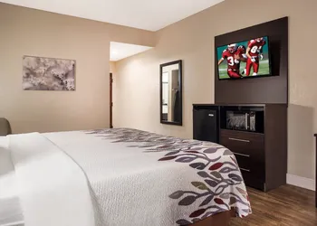 Red Roof Inn Tupelo hotel thumbnail 5