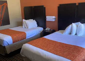 Howard Johnson by Wyndham Historic Lake Charles hotel thumbnail 3