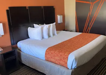 Howard Johnson by Wyndham Historic Lake Charles hotel thumbnail 4