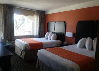 Howard Johnson by Wyndham Historic Lake Charles hotel thumbnail 8