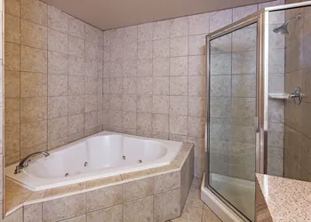 Holiday Inn Express Hotel & Suites Pharr by IHG hotel thumbnail 3