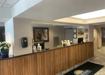 Days Inn by Wyndham Penn State hotel thumbnail 2