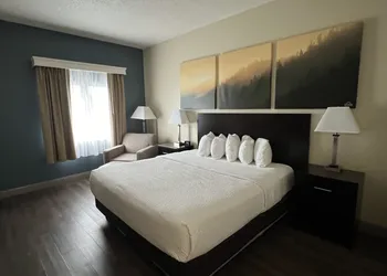 Days Inn by Wyndham Penn State hotel thumbnail 4