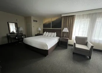Days Inn by Wyndham Penn State hotel thumbnail 5